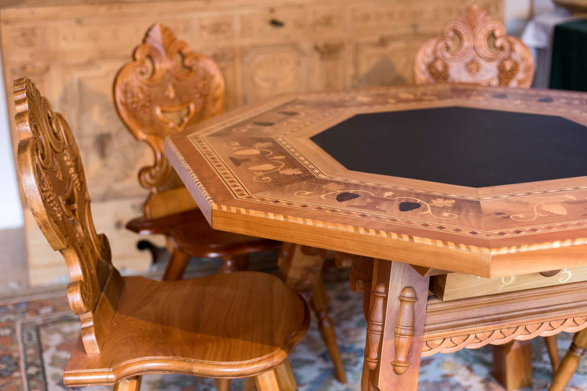 Kunsttischlerei-Markus-Juen--c--Montafon-Tourismus-GmbH---Andreas-Haller---024---Kopie.jpg Montafonertisch